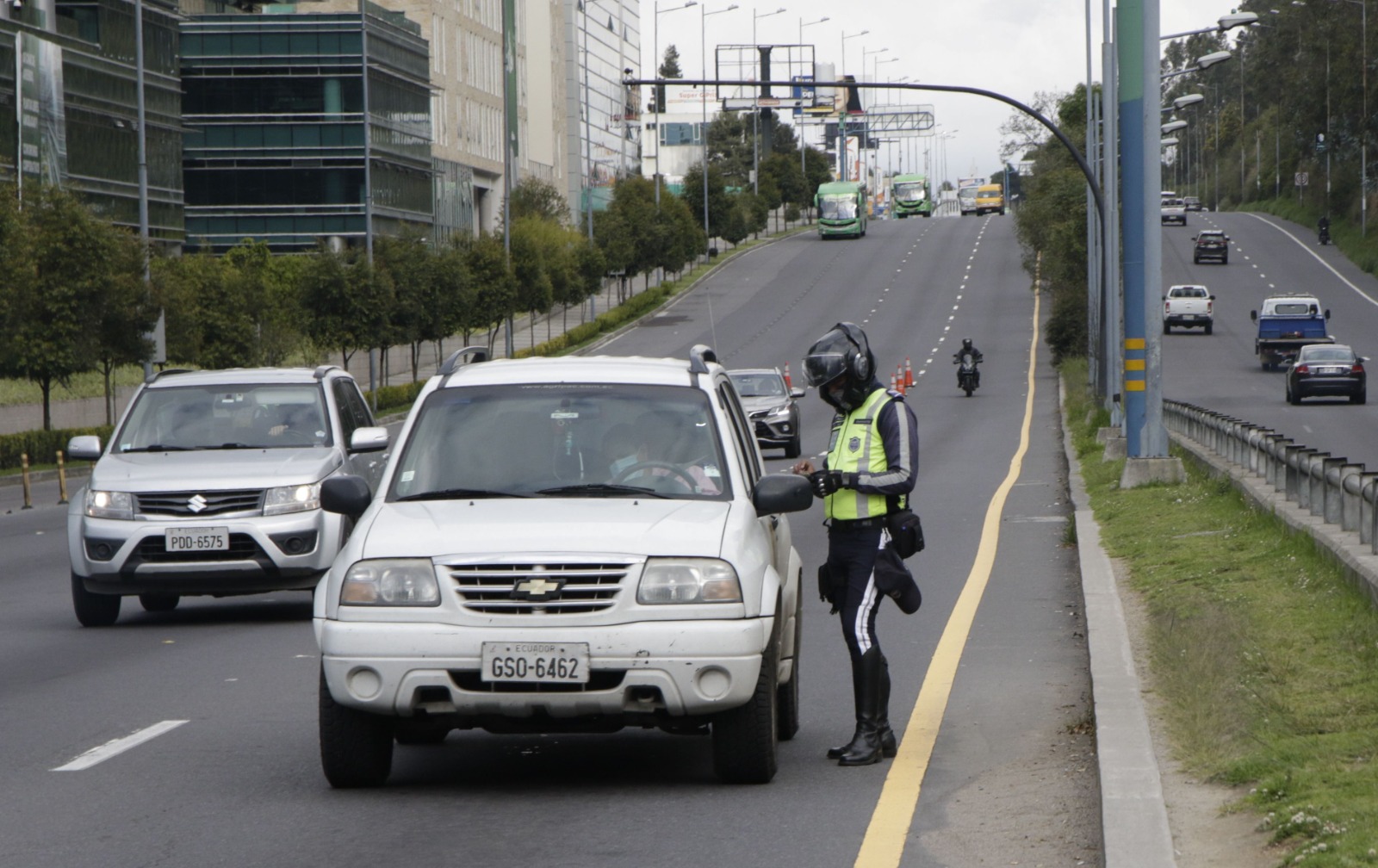 Quito regirán nuevas medidas para el pico y placa