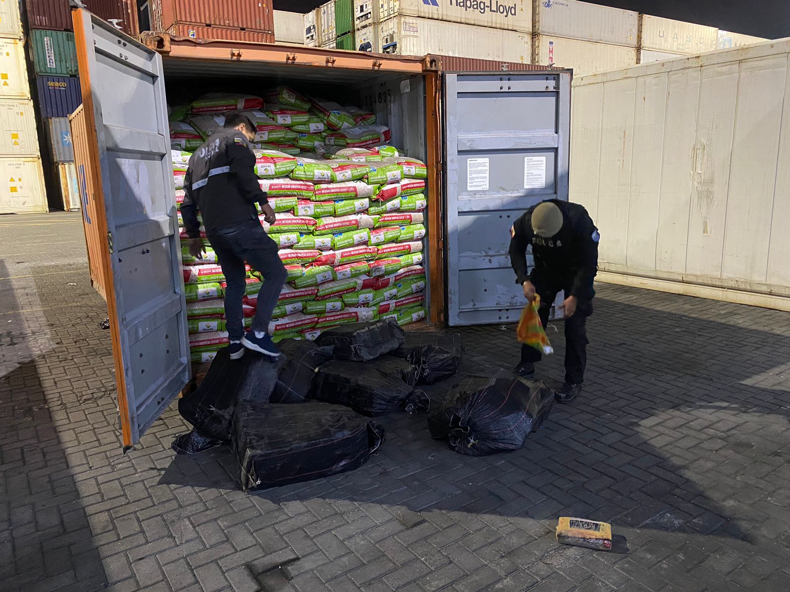 Guayaquil Capturan Tres Contenedores Contaminados Con Droga En El