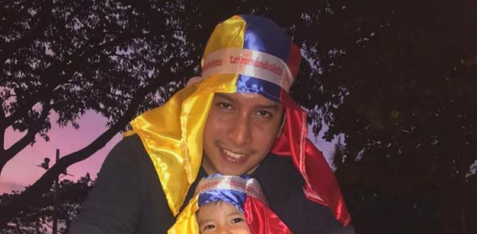 Joseph López, mentalizador del turbante tricolor, posa con su hija Elaia Francesca.