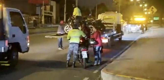 Personal de control retuvo motos en Cuenca.