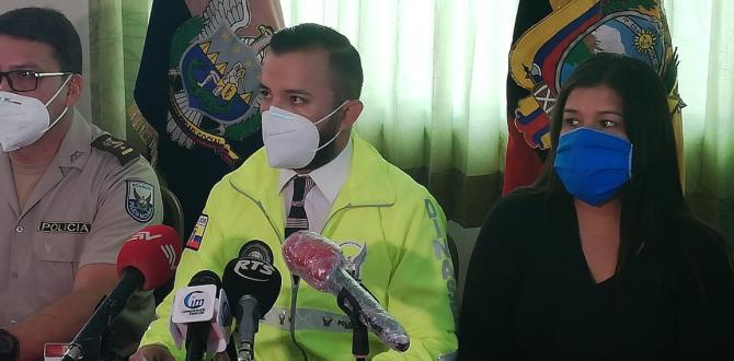 El capitán Andrés Valdiviezo, jefe de la Dinased de Santa Elena, dijo que el crimen presuntamente se debió a un hecho sentimental.