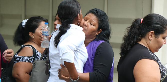 La madre de la fallecida María Elizabeth Bodero viajó a Guayaquil para estar pendiente de la audiencia de sentencia.