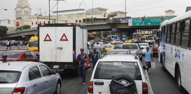 EL FLUJO DEL TRÁNSITO AUMENTA POR LAS FIESTAS DE NAVIDAD Y FIN DE AÑO, EN GUAYAQUIL