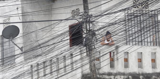 Moradores se quejan del  cableado del sector.