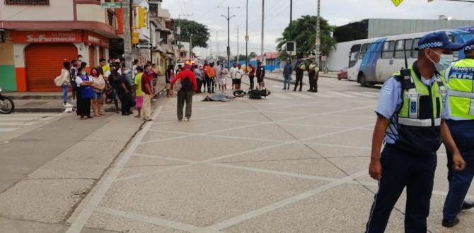 El cuerpo del agente quedó sobre la calzada.