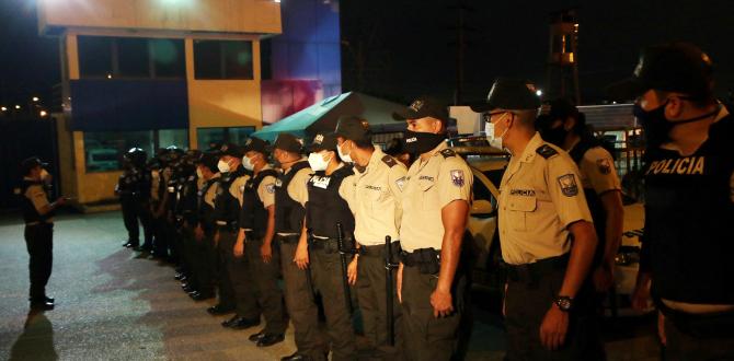 Policías y Militares controlan la situación en el centro penitenciario.