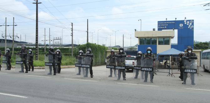 Militares continúan resguardando el exterior del Centro de Privación de Libertad.
