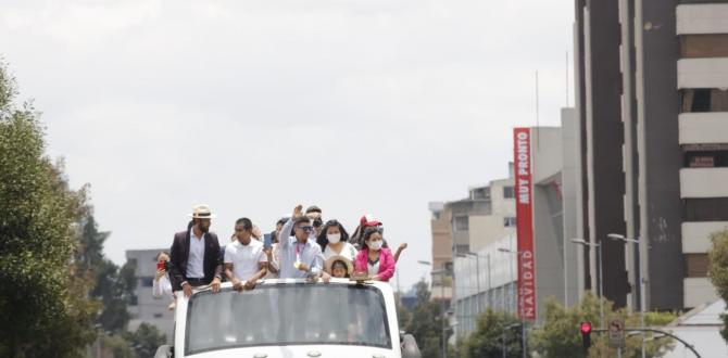 Carapaz al momento de ser recibido por sus fanáticos en Quito.