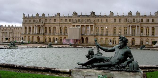 Fachada del palacio de Versalles que da al jardín. Francia.