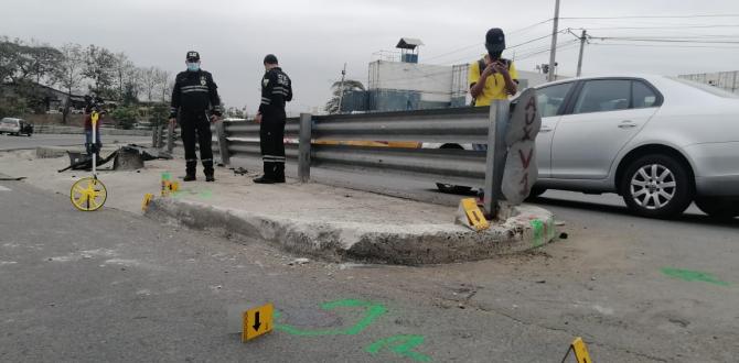 Autoridades realizaron el levantamiento del cuerpo en la Vía Perimetral de Guayaquil.