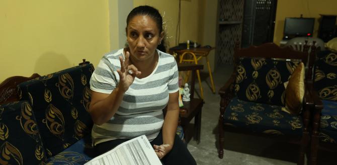 Vilma Arrobo, abuela de la niña afectada sostiene la denuncia puesta en la Fiscalía.