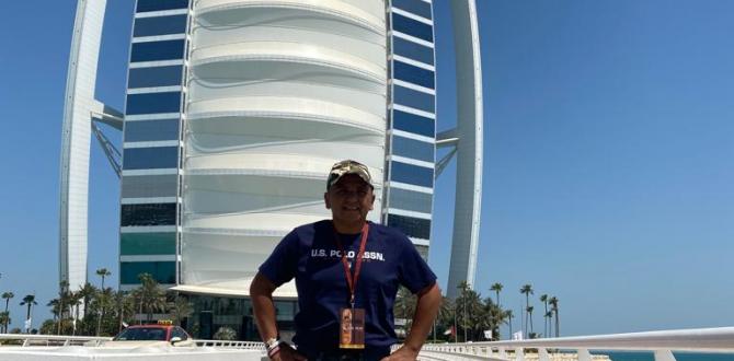 Jerson Ruiz de EXTRA al ingreso del Burj Al Arab en Dubái.