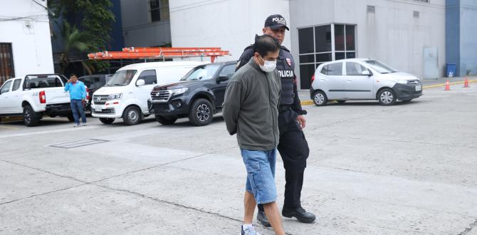El agente aduanero Fabricio Guachamín, de 49 años, fue detenido en la madrugada de ayer.