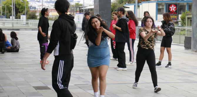 Al menos 20 grupos de jóvenes se reúnen el fin de semana para practicar distintos ritmos urbanos en una de las plazas al norte de Quito.