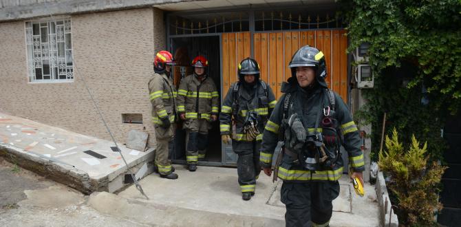 Personal del Cuerpo de Bomberos de Quito acudió para la atención de la emergencia.