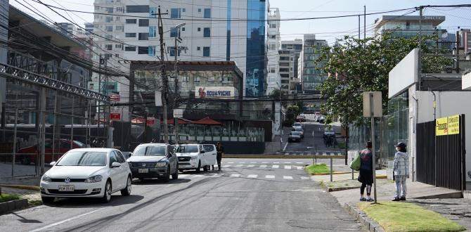Los delincuentes escaparon en sentido contrario por la calle Bello Horizonte, hasta llegar a la avenida 6 de Diciembre.