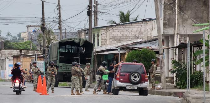 Militres realizan operativos en Quinindé.