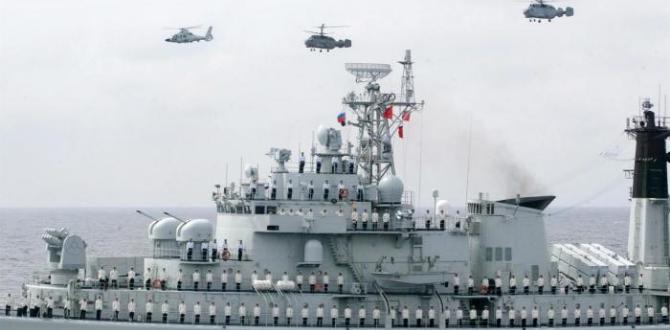 Un navío de la Armada china participa en unas maniobras militares.EFE
