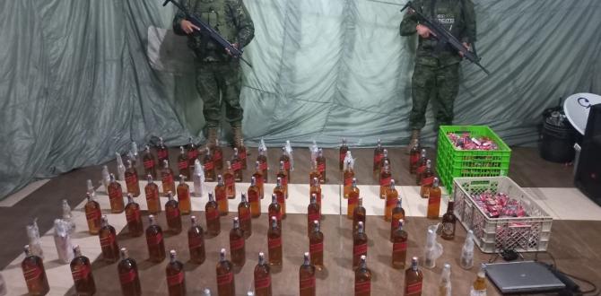 Las fuerzas del orden hallaron licor en la cárcel de Cotopaxi.