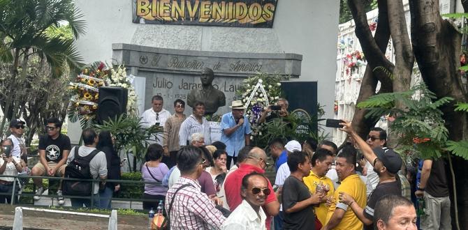 Julio Jaramillo homenaje en el cementerio de Guayaquil