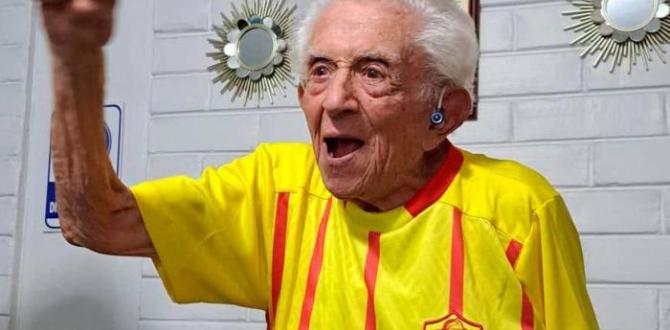 Leopoldo Iturralde lucía feliz la camiseta de su querido Aucas al que pudo ver campeón en 2022.