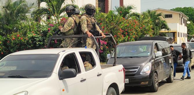 Fuerzas militares y policiales llegaron al sitio para resguardar San Vicente, en Manabí.