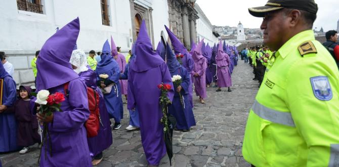 La Policía estuvo presente en la procesión Jesús del Gran Poder.