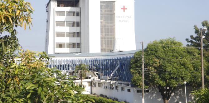 Hospital Naval, donde permanece hospitalizado el exmandatario.