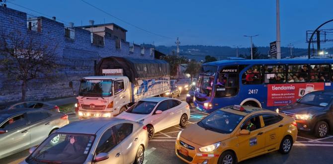 En Quito se registró una mayor congestión vehicular en algunos sectores, debido a que los semáforos no funcionaban.