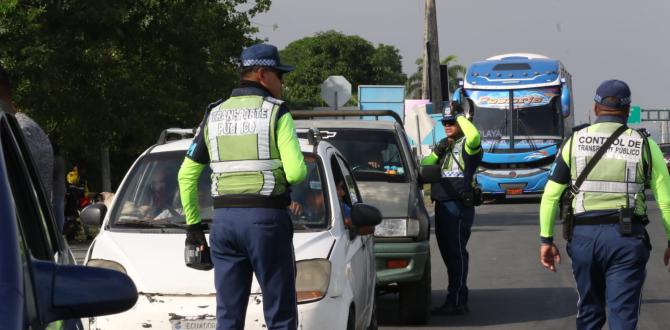 Agentes de control en el peaje.