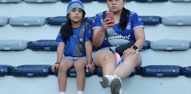 Hubo poca asistencia de público azul en el cierre de la primera etapa.