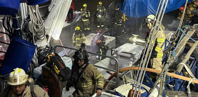 Muertos incendio barco Guayaquil