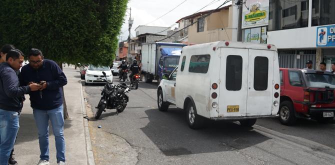 En este vehículo era transportado Jairo Zambrano, presunto integrante el grupo terrorista Los Lobos. Fugó afuera del hospital Pablo Arturo Suárez, en el norte de Quito.