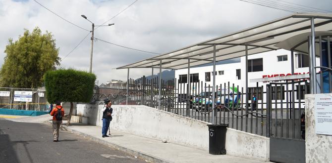 Una guía penitenciaria resultó herida y fue ingresada de urgencia al hospital Pablo Arturo Suárez, en el norte de Quito.