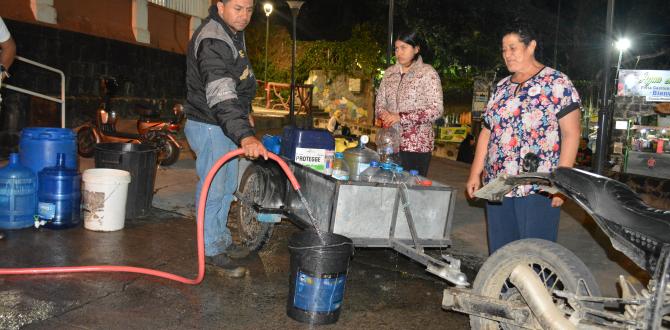 Las familias acuden con botellones para abastecer los hogares.