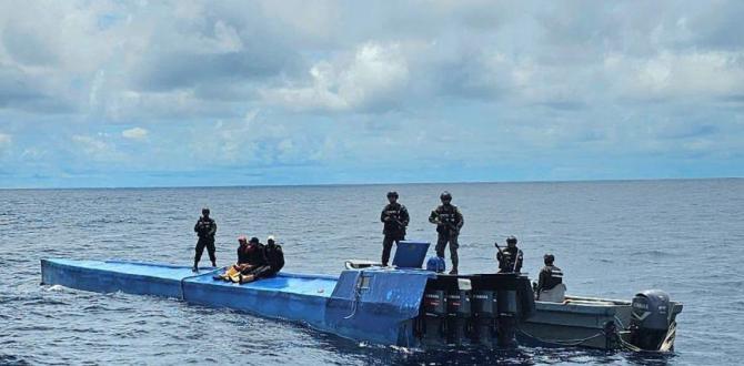En esta embarcación fueron detenidos dos ecuatorianos y un colombiano en El Salvador.