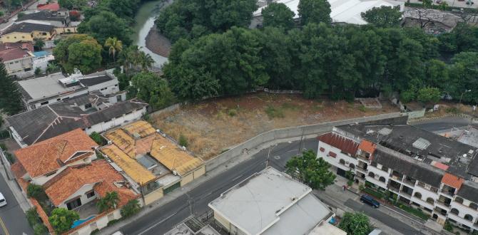 Así se ve el terreno donde estaba construída la casa embrujada, en Urdesa Central.