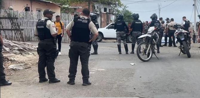 Policía levanta indicios del crimen.