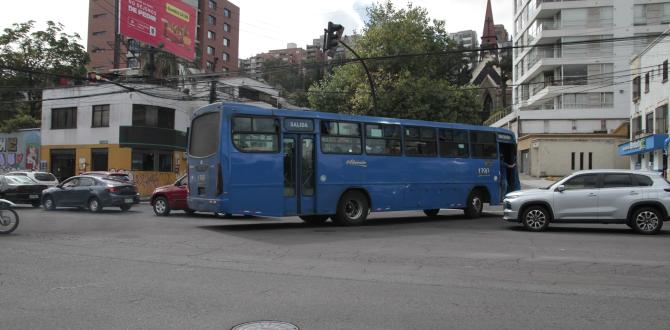 En la avenida 6 de Diciembre hay conductores de buses que giran en lugar prohibido.