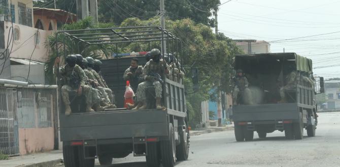 Algunos militares patrullaban varias zonas del cantón.