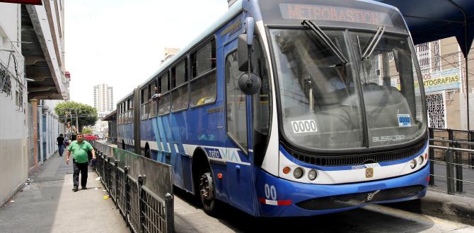 Bus de la Metrovía en el centro de Guayaquil