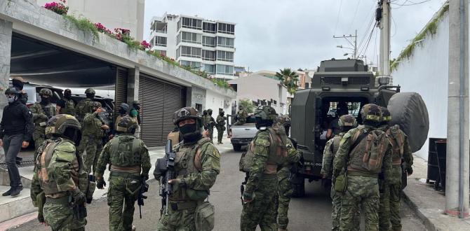 Las fuerzas del orden allanaron varias viviendas en el barrio Umina, de Manta.