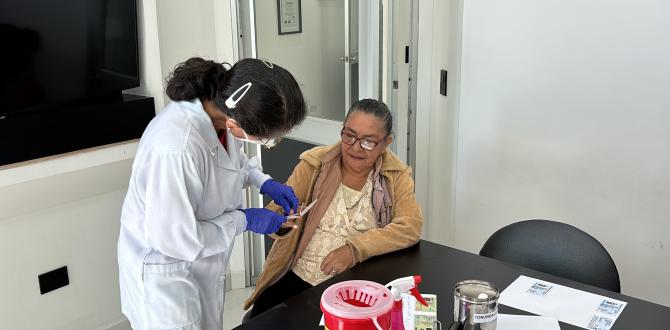 María Quito mientras le toman la muestra de sangre para la prueba de ADN.