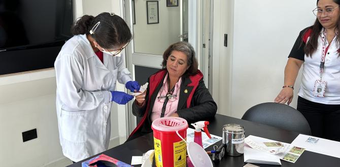 Gladys Torres mientras le toman la muestra de sangre para la prueba de ADN.