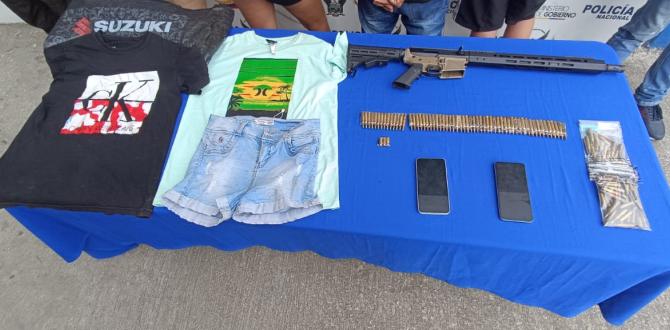 Entre las evidencias hallaron un arma tipo fusil.