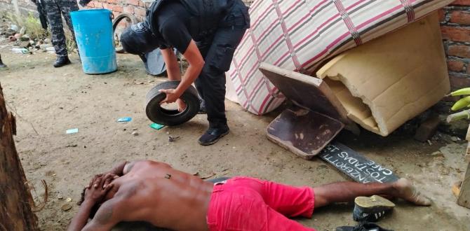 El momento de la detención de un hombre en Esmeraldas.