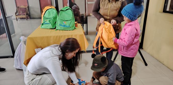 De parte del Ministerio de Educación les han entregado mochilas con útiles a los menores de edad.