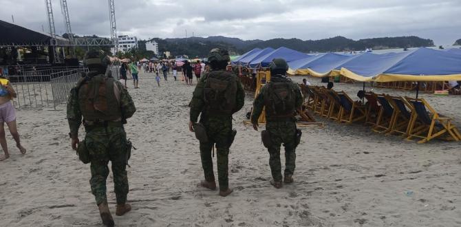 Las fuerzas del orden estuvieron custodiando las playas para garantizar la seguridad.