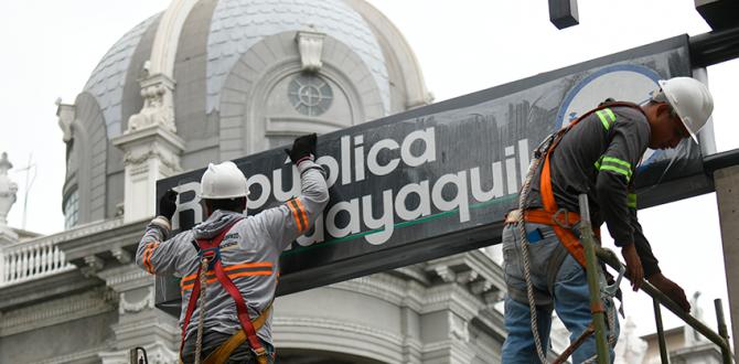 La instalación del letrero de la calle República de Guayaquil ocurrió el 13 de agosto.