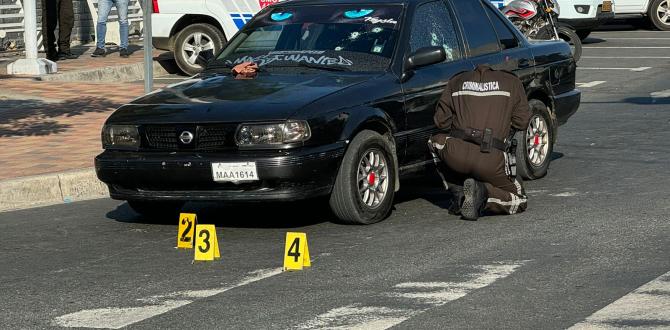 Así quedó el auto de la víctima en Manta.